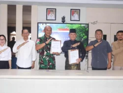 KOREM 033/WP DAN DISPERKIMTAN KOTA BATAM TANDATANGANI PEDOMAN KERJA UNTUK PEMBANGUNAN KAWASAN TRANSMIGRASI TANJUNG BANON 2025.