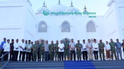 Pangdam XIX/TT bersama Danrem 033/WP dan Forkopimda Kepri Dampingi Menhan RI Tinjau Galangan Kapal di Batam Sekalian Resmikan Masjid di Kawasan Lanud Hang Nadim.